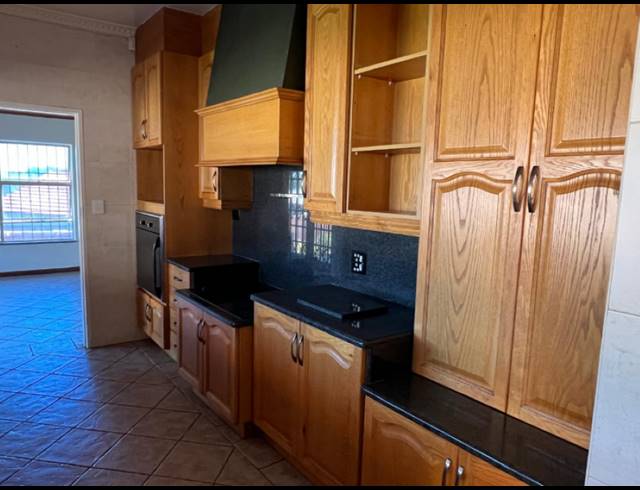 4 BEDROOM HOUSE FOR SALE IN GLENVISTA